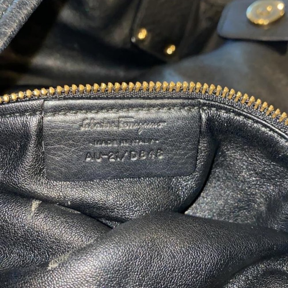 Salvatore Ferragamo Black Gancini Logo Shopper Tot - Picture 8 of 12